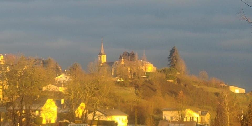FERME POUR 10 PERSONNES House in Lourdes