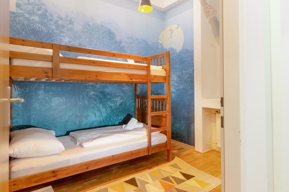 Bedroom, bunk bed