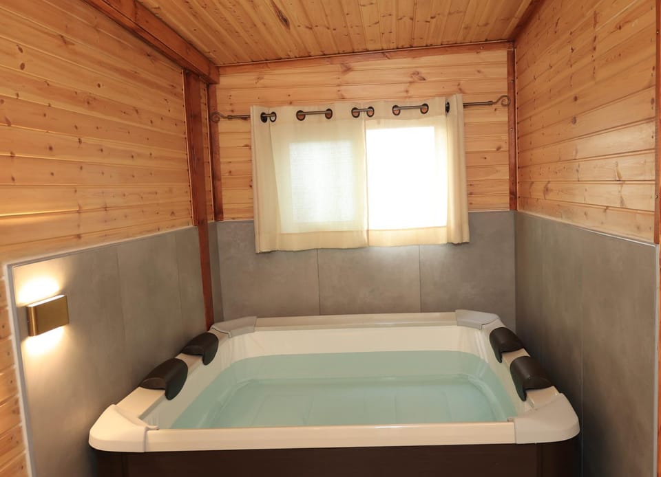 Hot Tub, Hot Tub