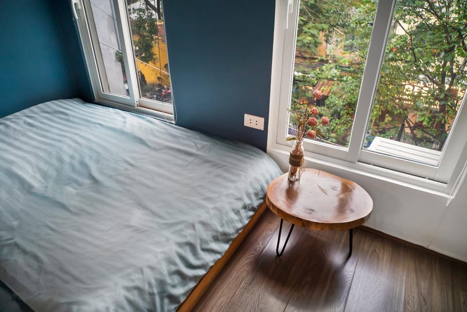 Downtown Cozy Corner Apartment in Hanoi