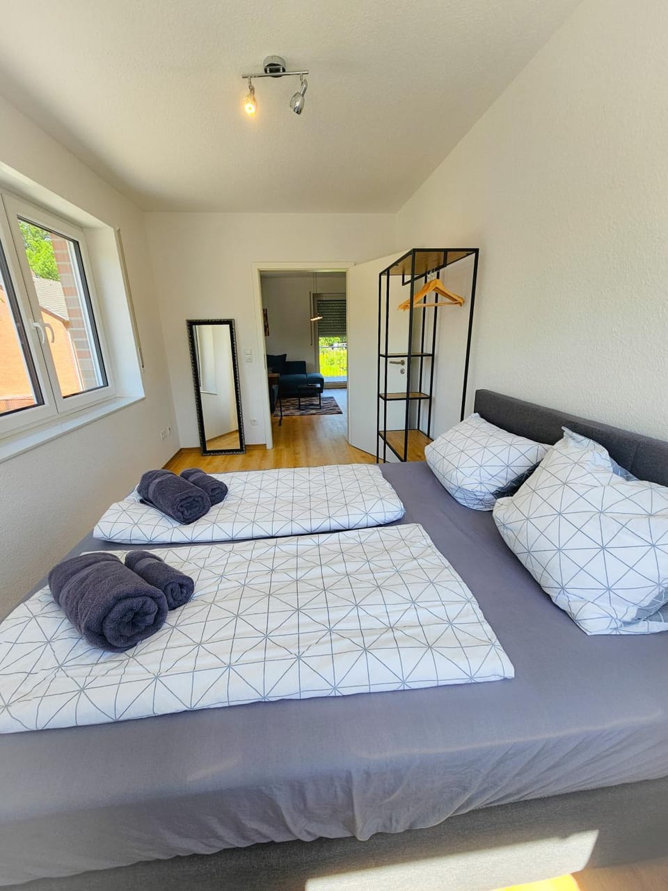 Bed, Bedroom, towels