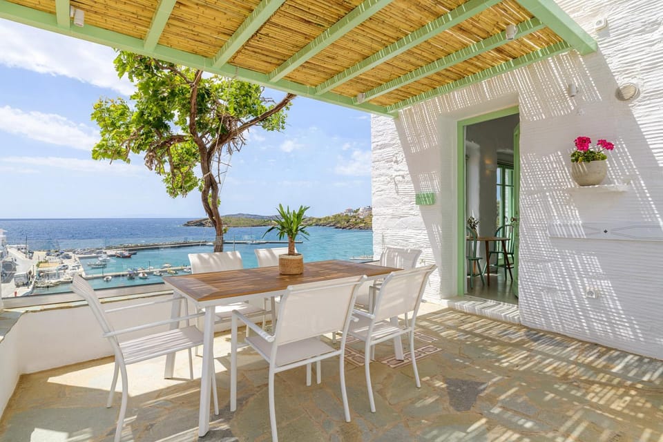 View (from property/room), Balcony/Terrace, Balcony/Terrace, Living room, Seating area, Dining area, City view, Sea view