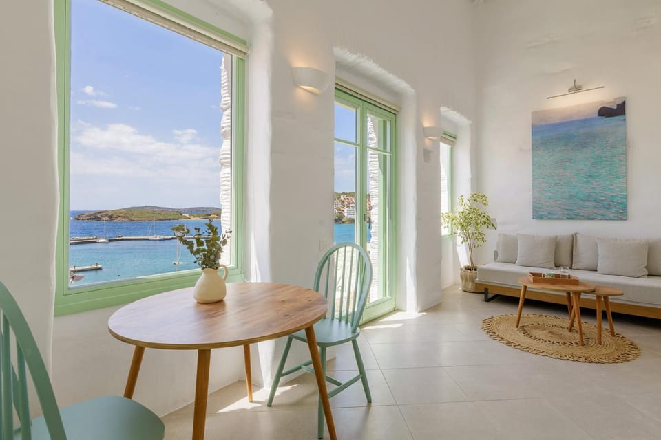 View (from property/room), View (from property/room), Living room, Seating area, City view, Sea view, Sea view