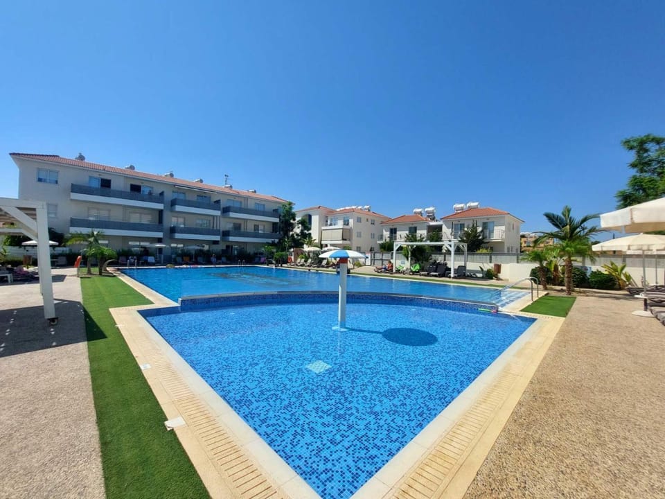 Day, Swimming pool, sunbed