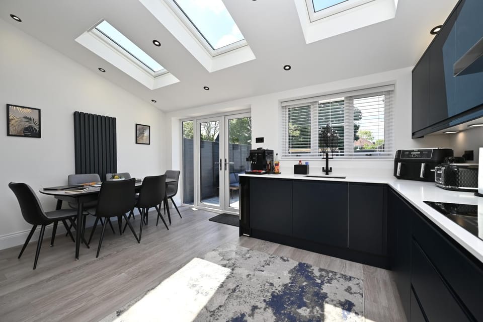 Super Modern 3 bedroom semi-detached. House in Rugby