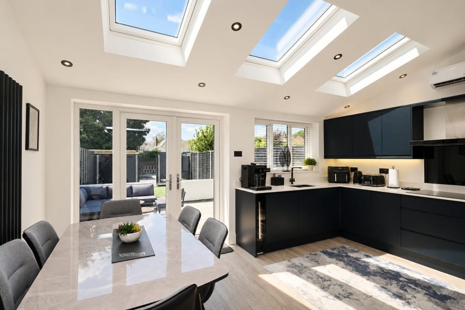 Super Modern 3 bedroom semi-detached. House in Rugby