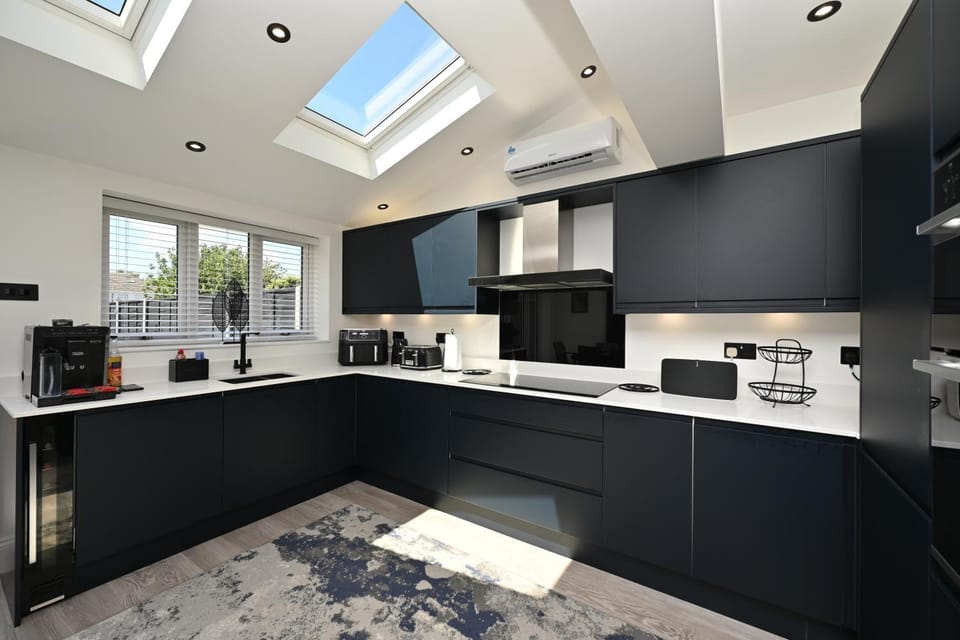 Super Modern 3 bedroom semi-detached. House in Rugby