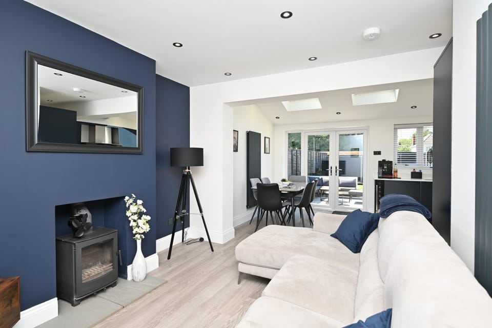 Super Modern 3 bedroom semi-detached. House in Rugby