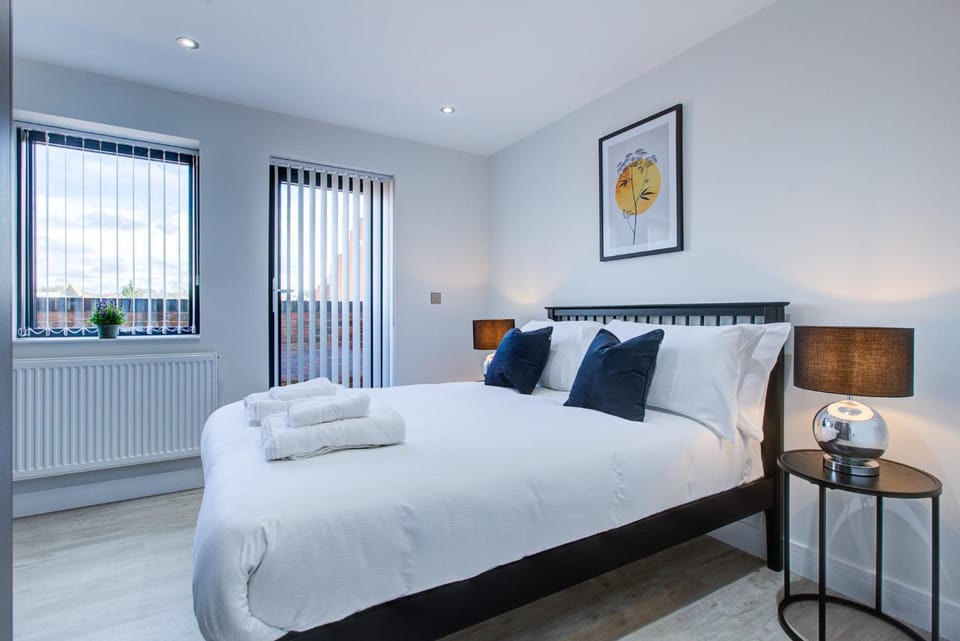 Bed, Bedroom, towels