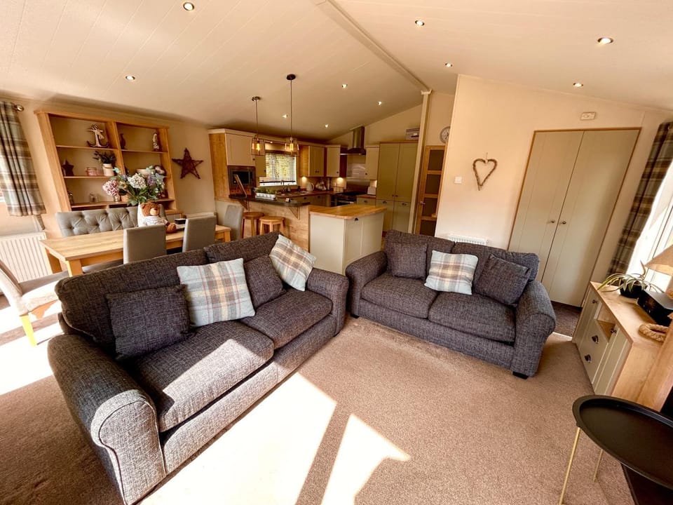 Griffon Lodge House in England