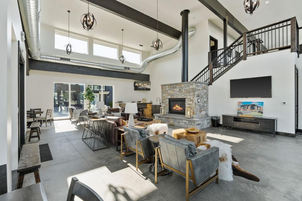 Communal lounge/ TV room, flat iron