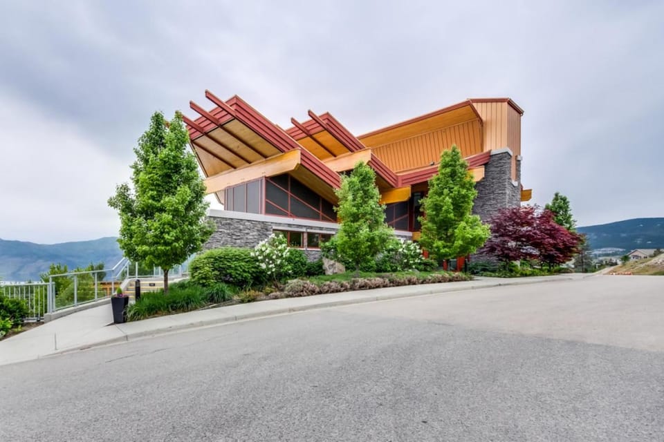 Top Floor Lakeview Condo at Copper Sky 509 House in West Kelowna