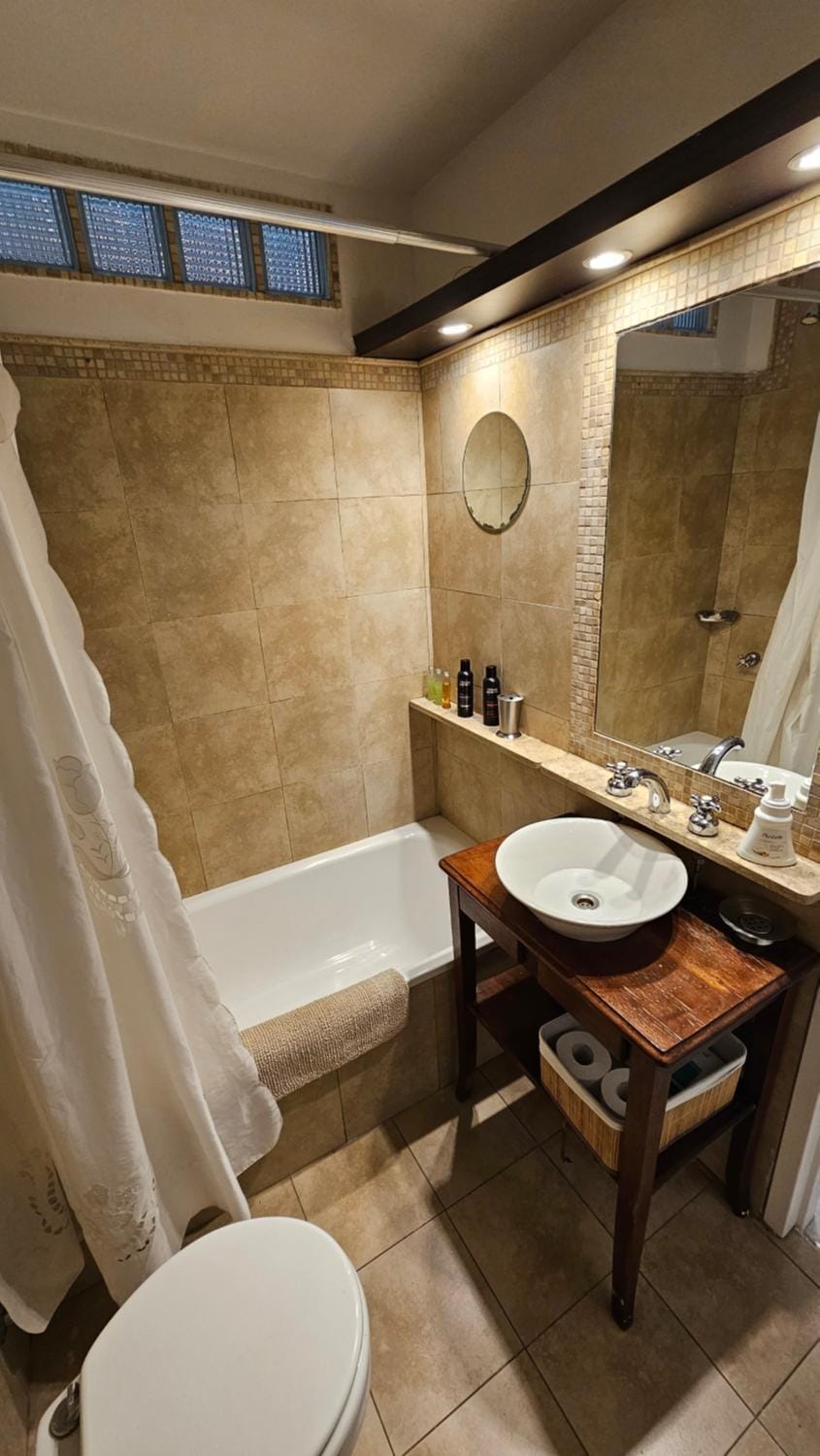 Shower, Toilet, Bathroom, Bath, bidet, towels