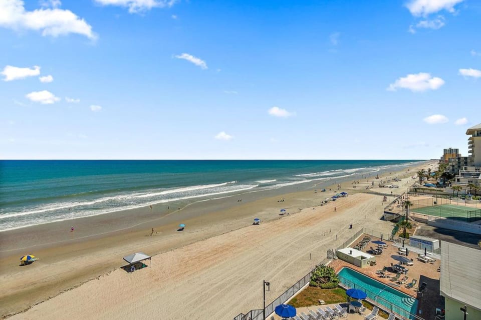 Sandpoint Beachfront Condo Apartment in South Daytona