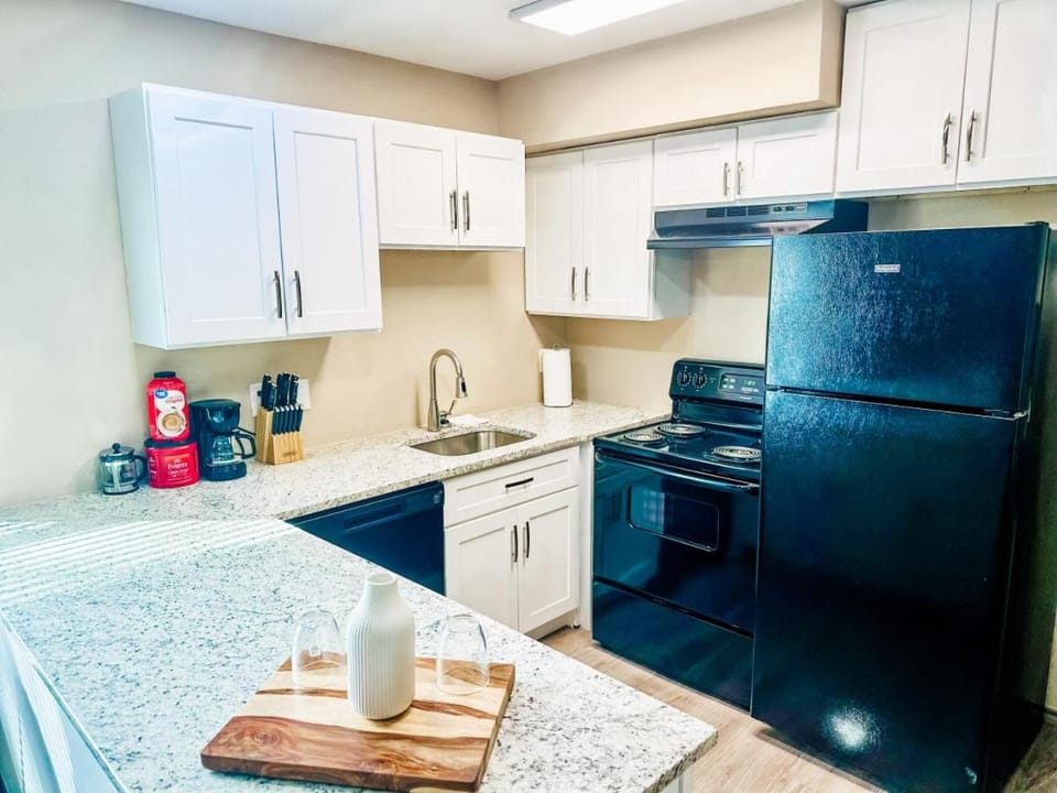 Cozy Comfort 1BR - Renovated, Private, Pet Welcome Apartment in Texas City