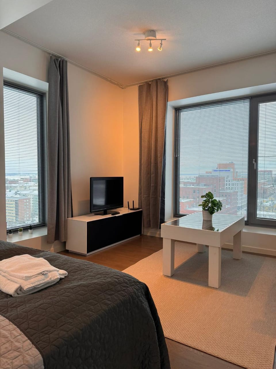 Kotimaailma Apartments - Upea yläkerroksen studio - Itsenäisyydenkatu Apartment in Finland