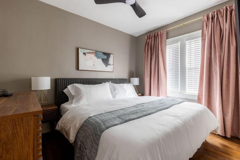 Modern 3BR Near Cleveland Clinic Apartment in Cleveland Heights