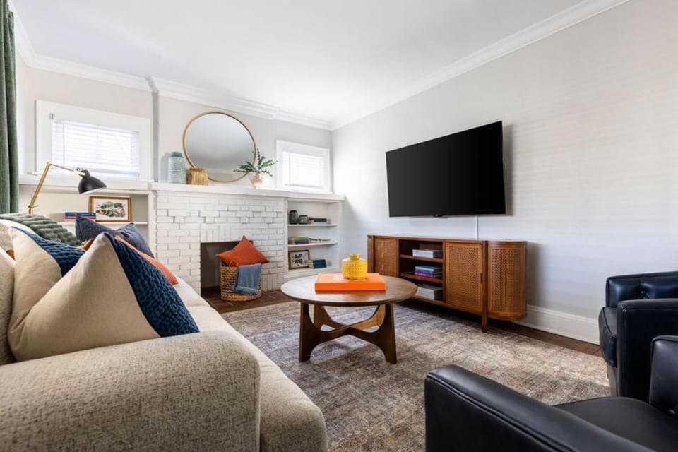 Modern 3BR Near Cleveland Clinic Apartment in Cleveland Heights