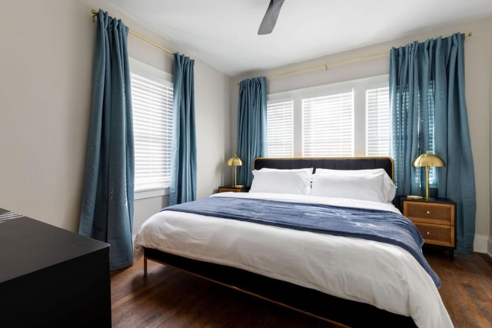 Modern 3BR Near Cleveland Clinic Apartment in Cleveland Heights