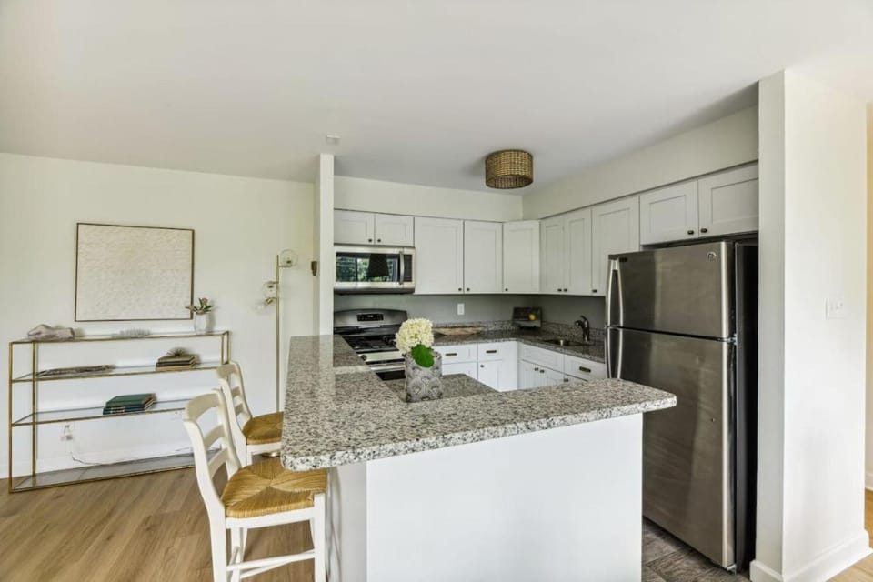 Crystal City Charm 2BR Free Parking 304 House in Crystal City