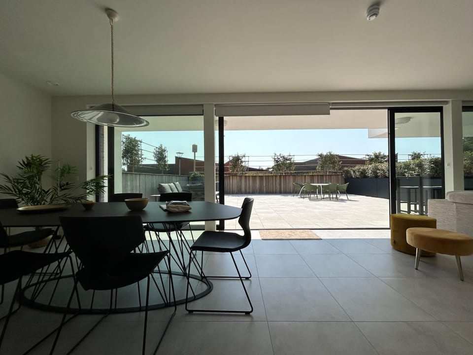 View (from property/room), Balcony/Terrace, Dining area
