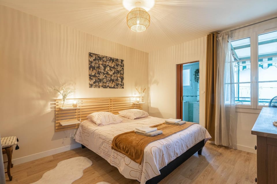 Living room, Bedroom