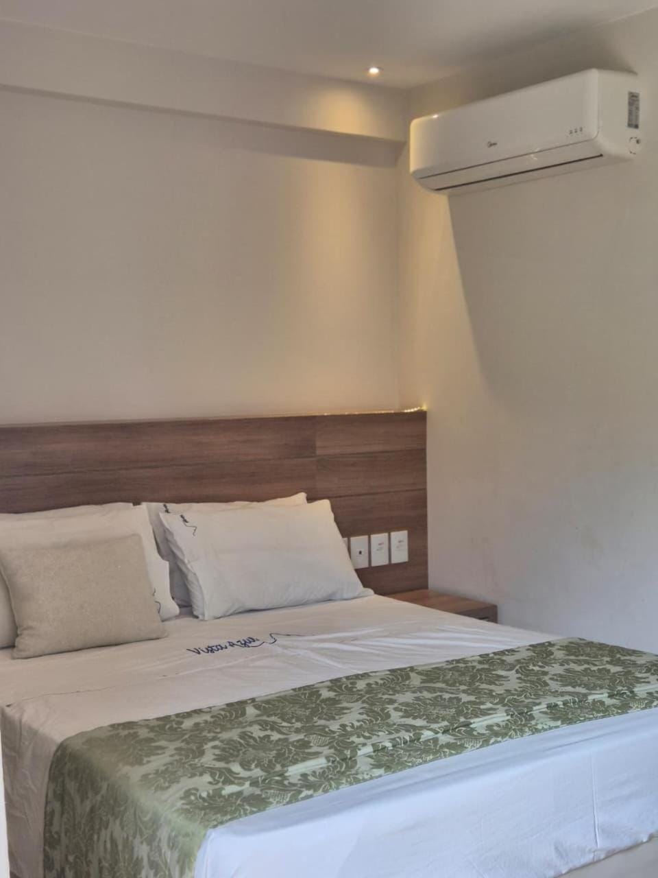 Bed, air conditioner