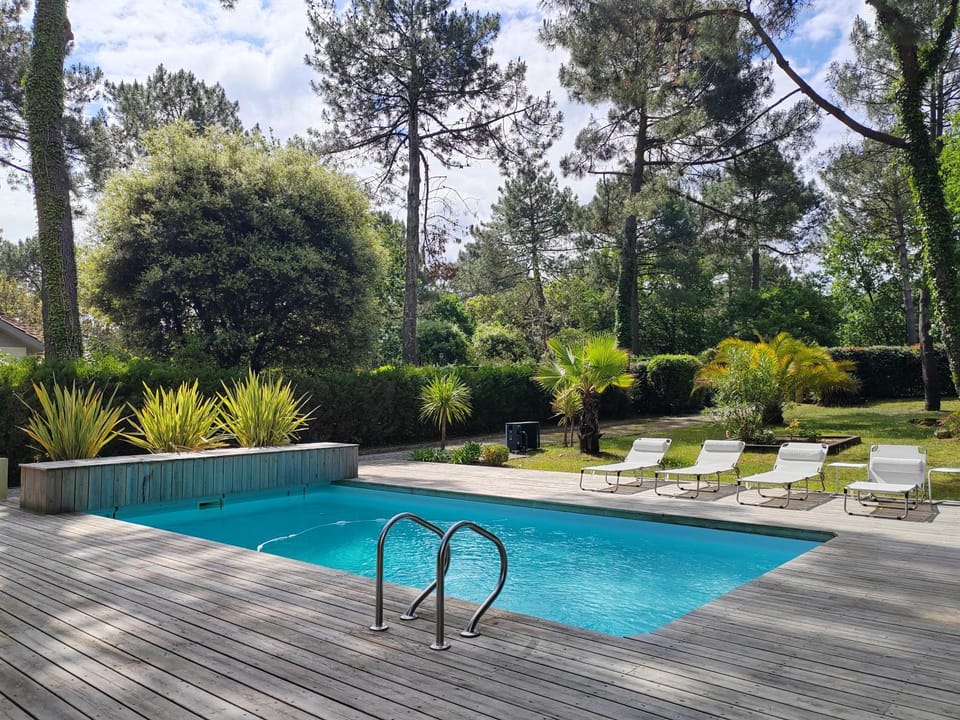Le Bordelou- Villa de standing à Lacanau Océan, 6-8 pers, piscine chauffée, au calme, golf & surf Villa in Lacanau