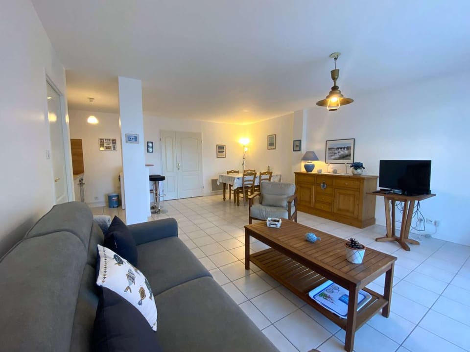 Appartement face à la plage principale du Coz Pors à Trégastel - Réf 612 Apartment in Trégastel