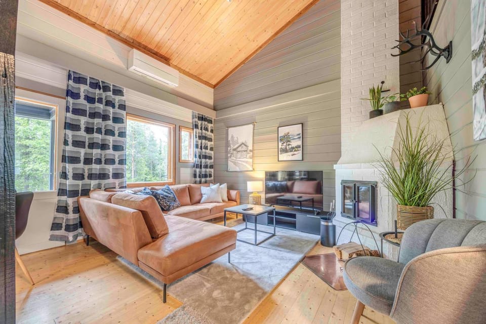TV and multimedia, Living room, Seating area, fireplace