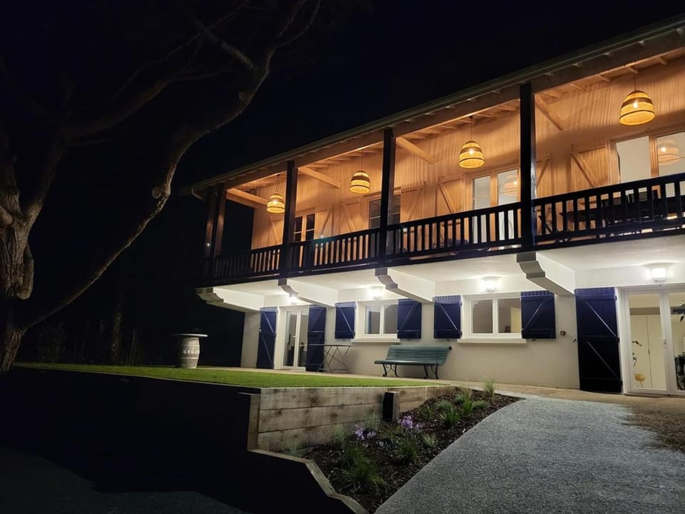 Property building, Patio, Balcony/Terrace