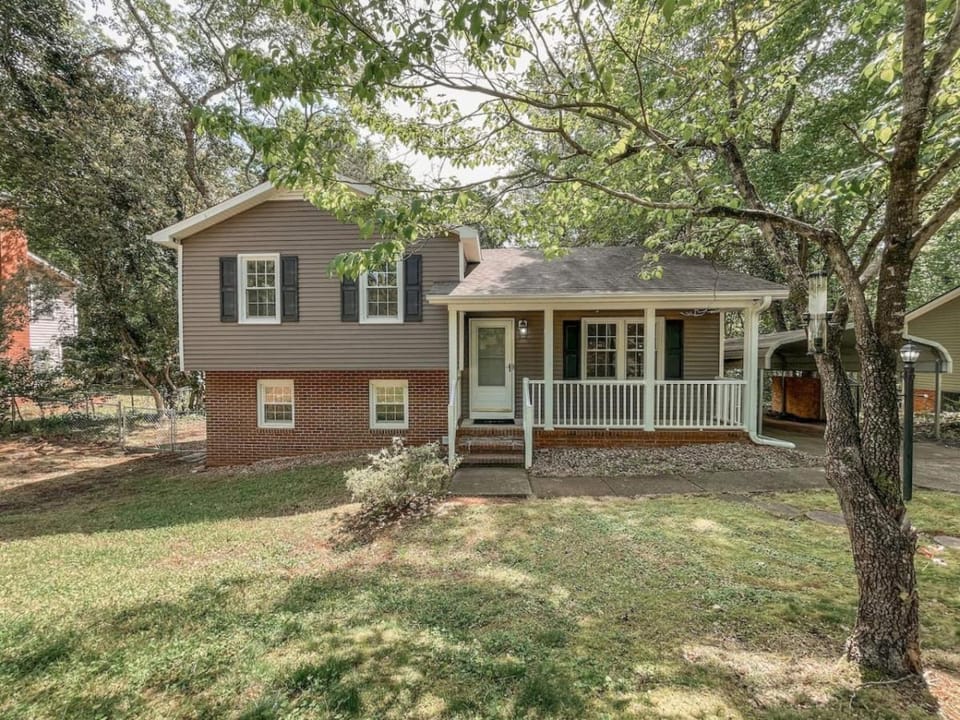 Fenced-In 3 BR Swingset, Carport, North Raleigh House in Raleigh