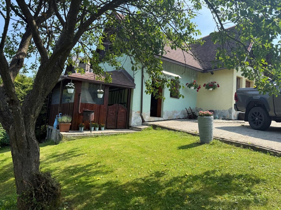 Neighbourhood, Garden