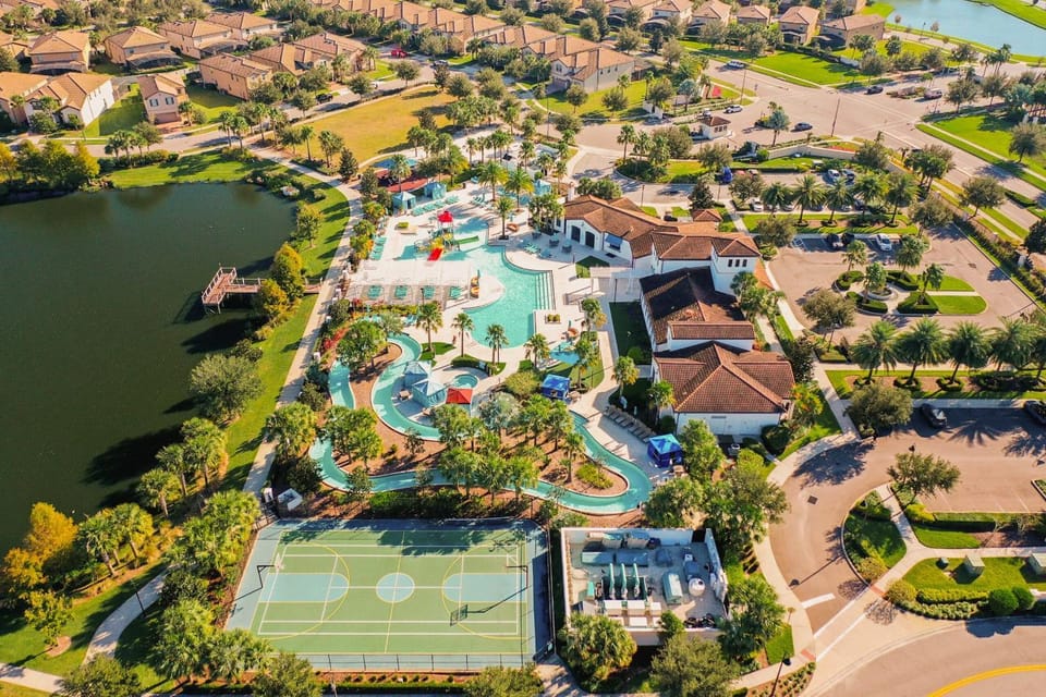 Villa with HEATED pool & FREE Waterpark near Disney Slps 21 Villa in Four Corners
