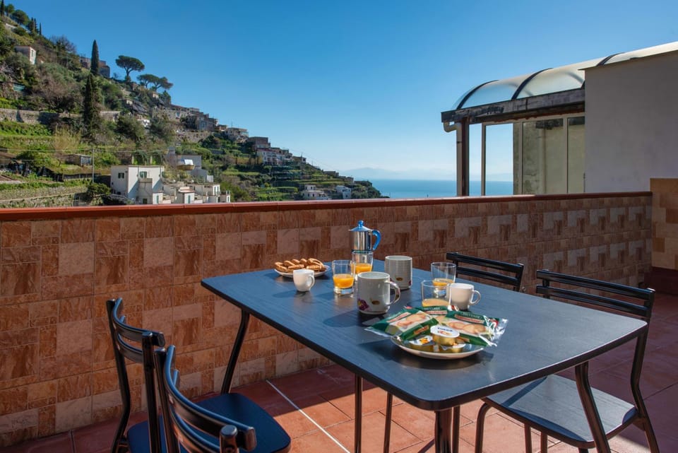 View (from property/room), Balcony/Terrace, Dining area, Sea view