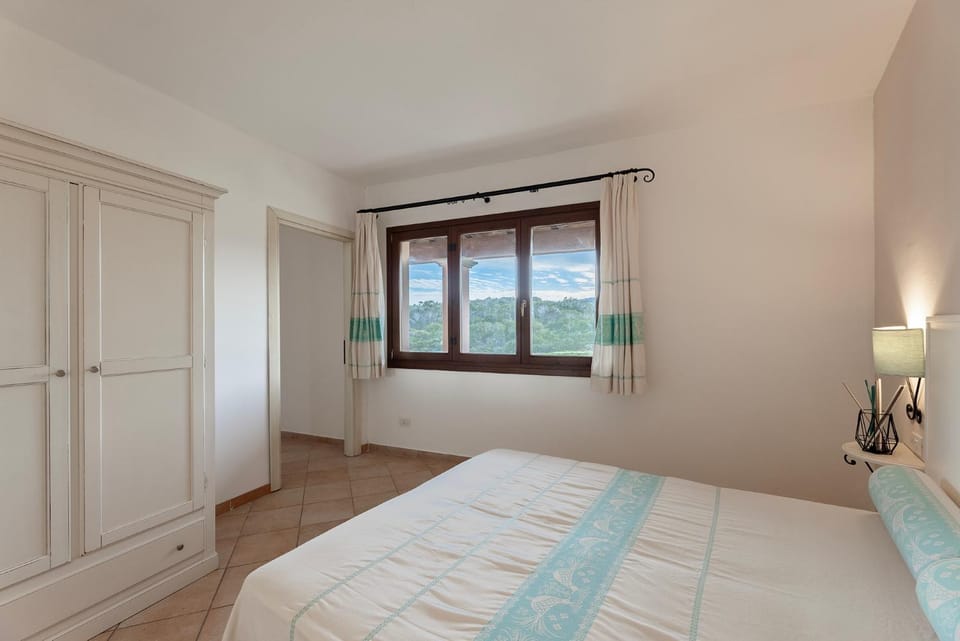 Bed, Day, View (from property/room), Photo of the whole room, Bedroom, wardrobe