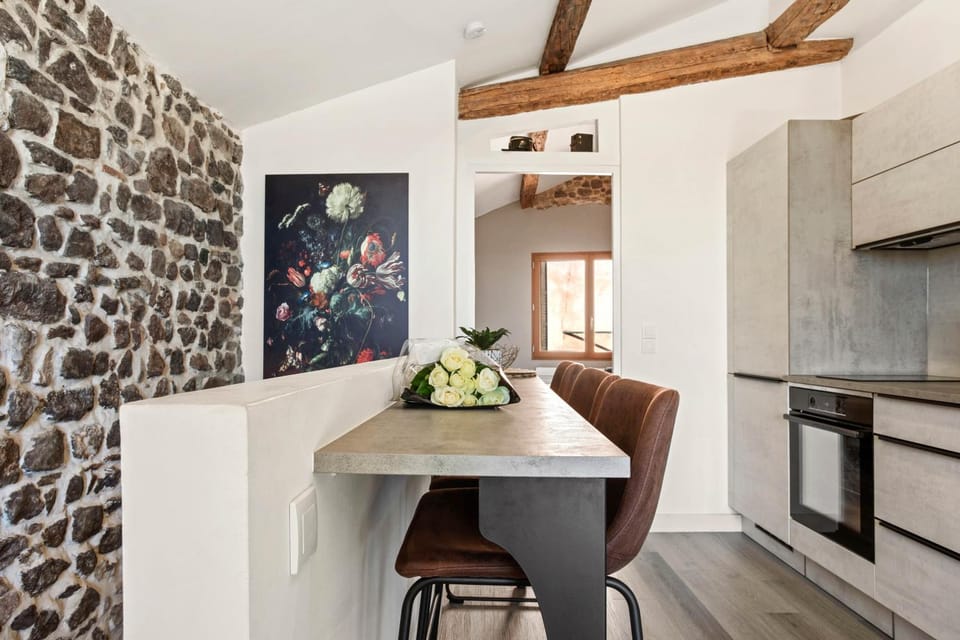 Property building, Kitchen or kitchenette, Living room