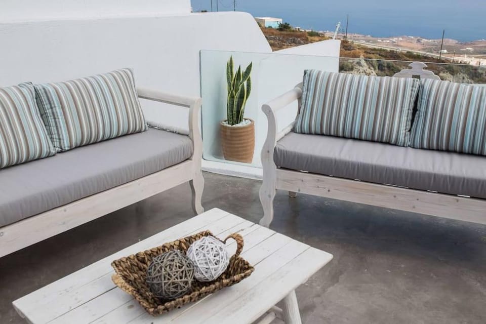 The Grand Cave House of Santorini House in Thera