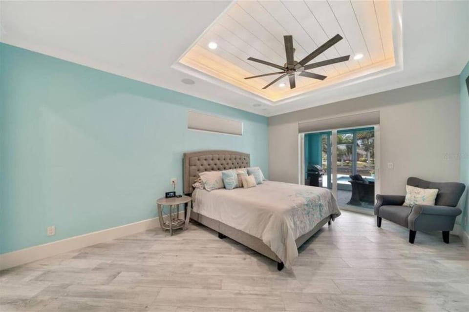 3 Bedroom Home on a Canal with a Heated Pool House in South Gulf Cove