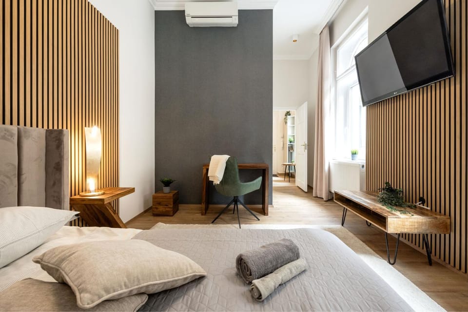 Bed, TV and multimedia, Bedroom, air conditioner