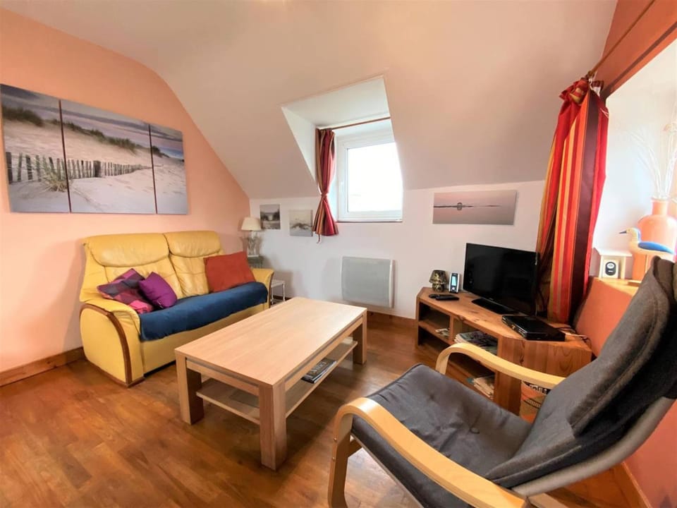 Appartement VUE MER au centre de TREGASTEL, à 600m de la plage - Réf 708 Apartment in Trégastel