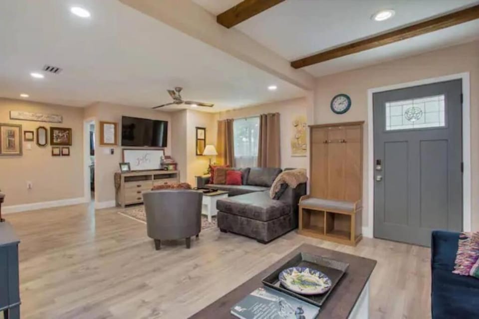 Grapevine Historic District ! New Remodel House in Grapevine