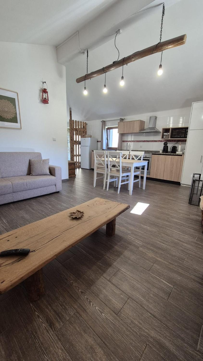 Communal lounge/ TV room, Kitchen or kitchenette, Living room, Seating area, Dining area, Communal kitchen, dishwasher, pet friendly, stove, laundry, washing machine