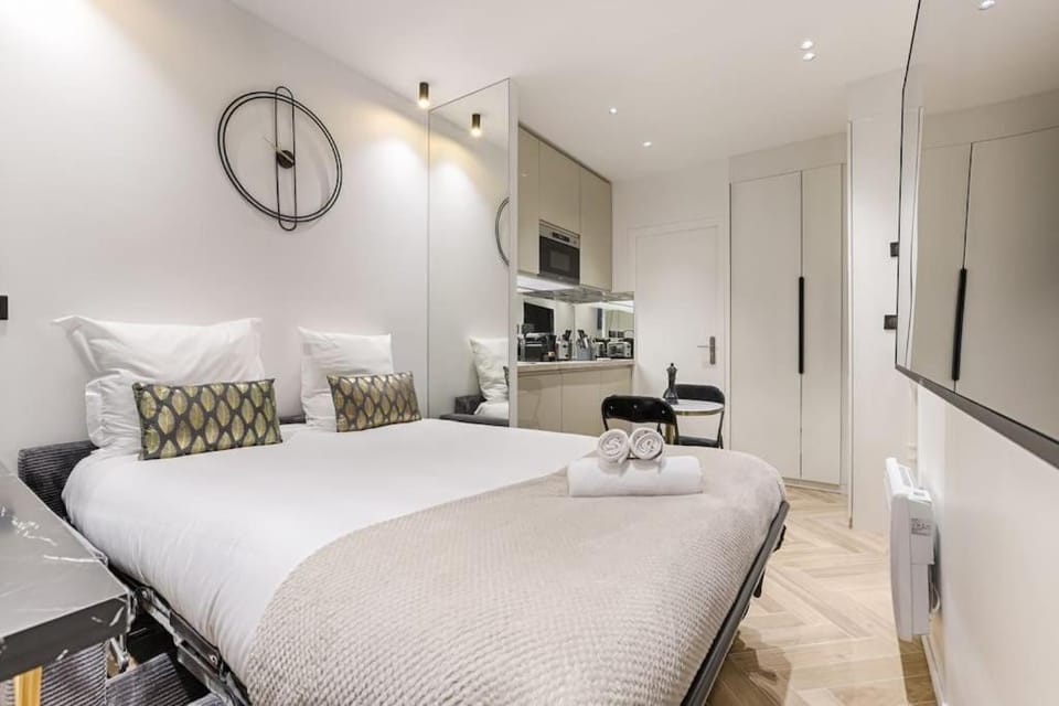 Magnifique appartement Magenta Apartment in Paris