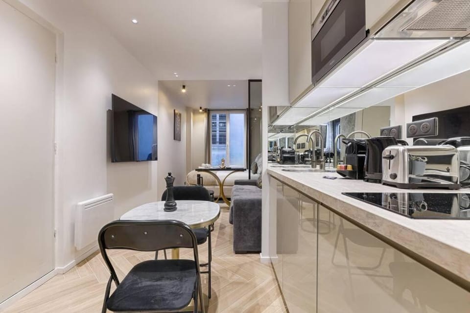 Magnifique appartement Magenta Apartment in Paris
