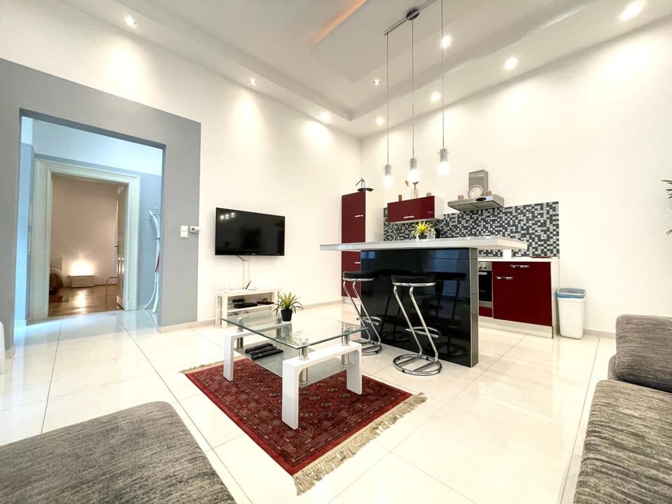 Communal lounge/ TV room, TV and multimedia, Coffee/tea facilities, Kitchen or kitchenette, Living room, Seating area, Dining area, Evening entertainment, minibar