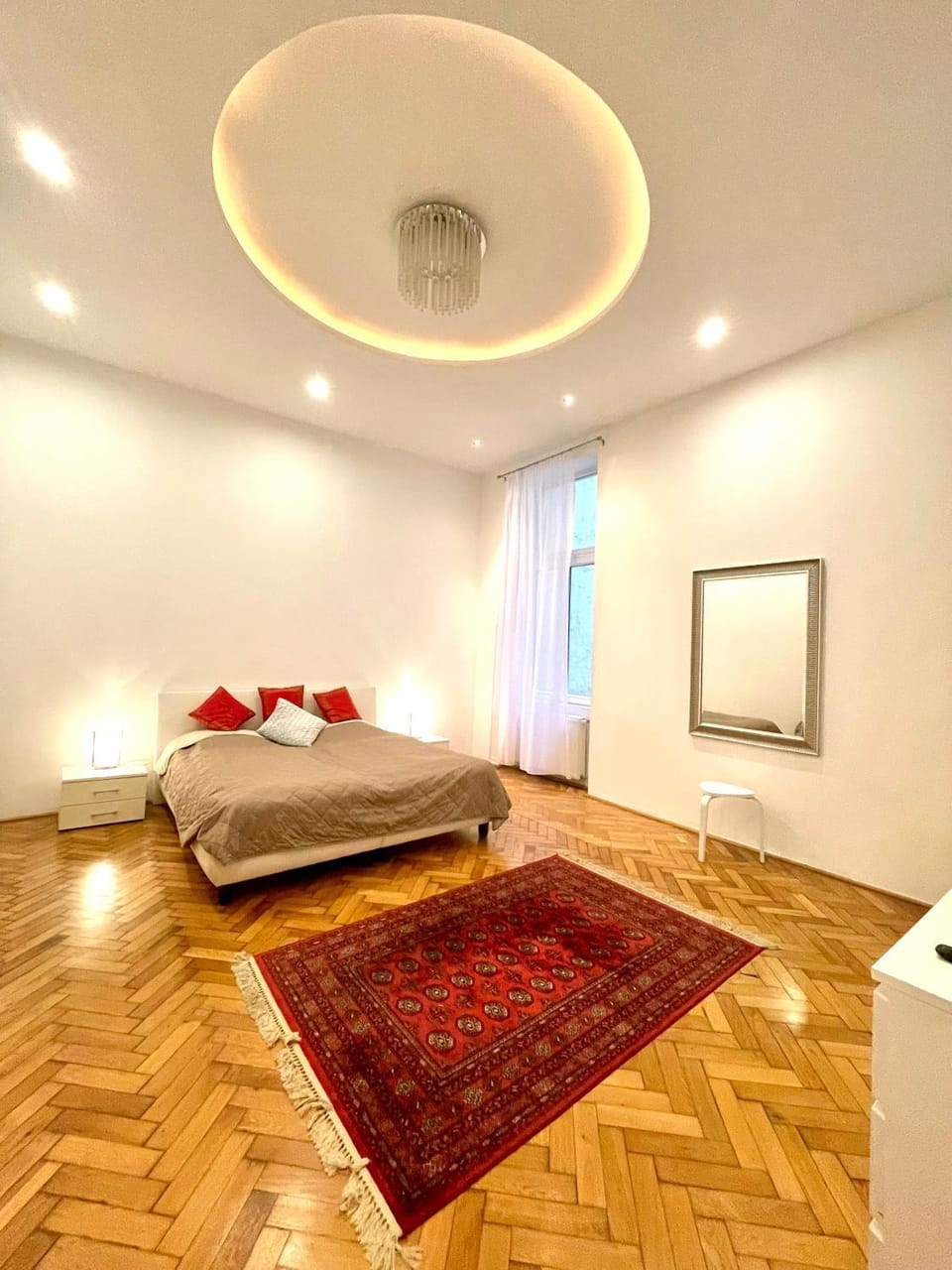 Bed, TV and multimedia, Photo of the whole room, Bedroom