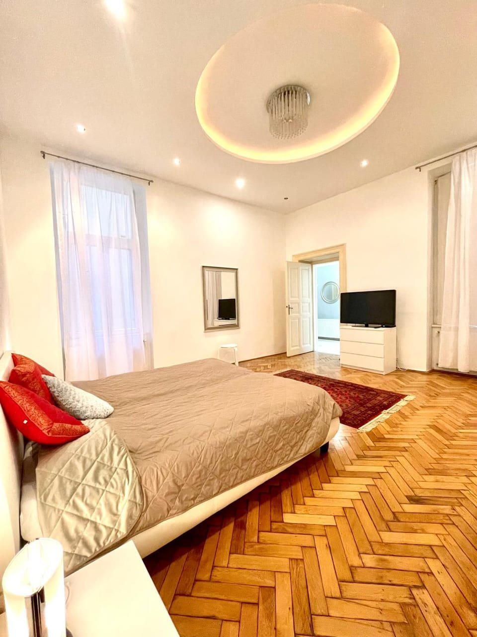Bed, TV and multimedia, Photo of the whole room, Evening entertainment, Bedroom