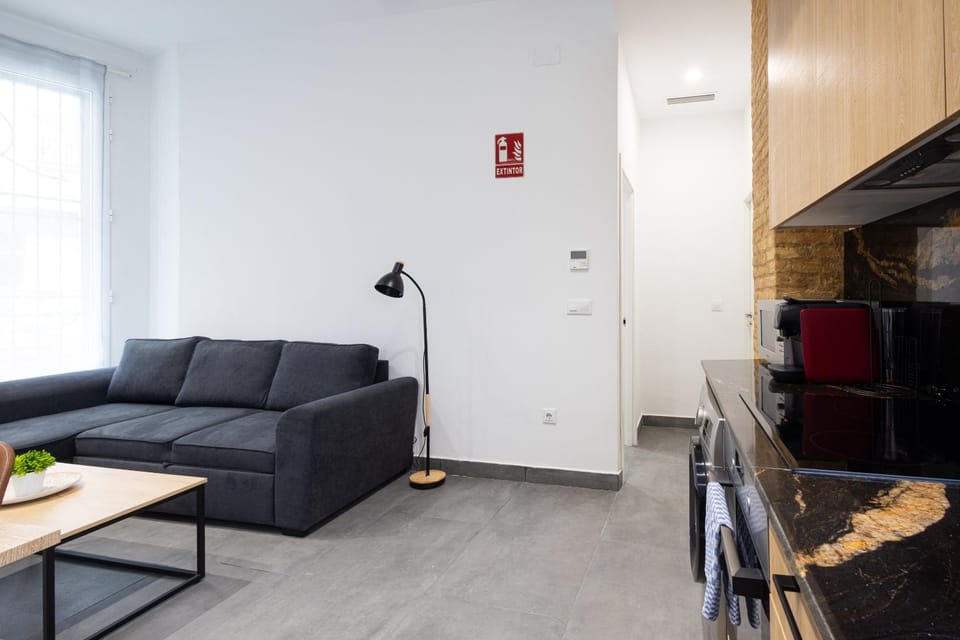 TV and multimedia, Kitchen or kitchenette, Living room, Dining area, oven, stove