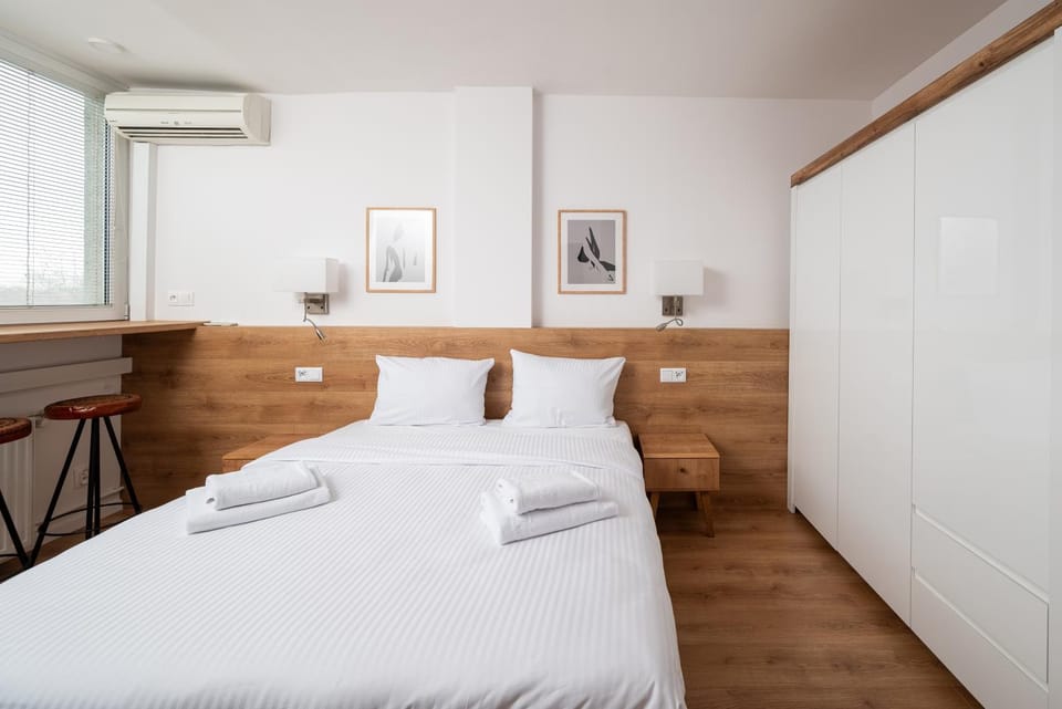 Bed, Photo of the whole room, Bedroom, towels, air conditioner